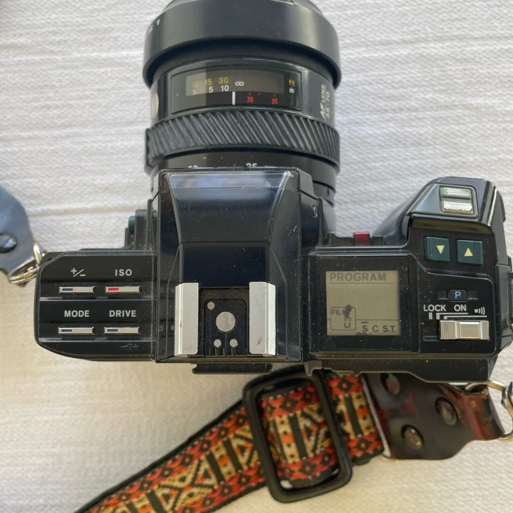 Minolta Maxxum 7000 35mm Camera w/ AF Lens 35-70 mm UNTESTED